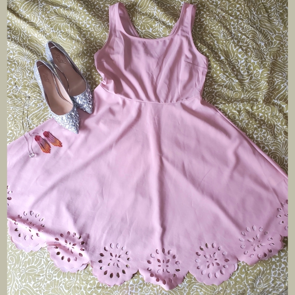 *LOW PRICE* Sleeveless A-Line Scalloped Dusty Rose Dress